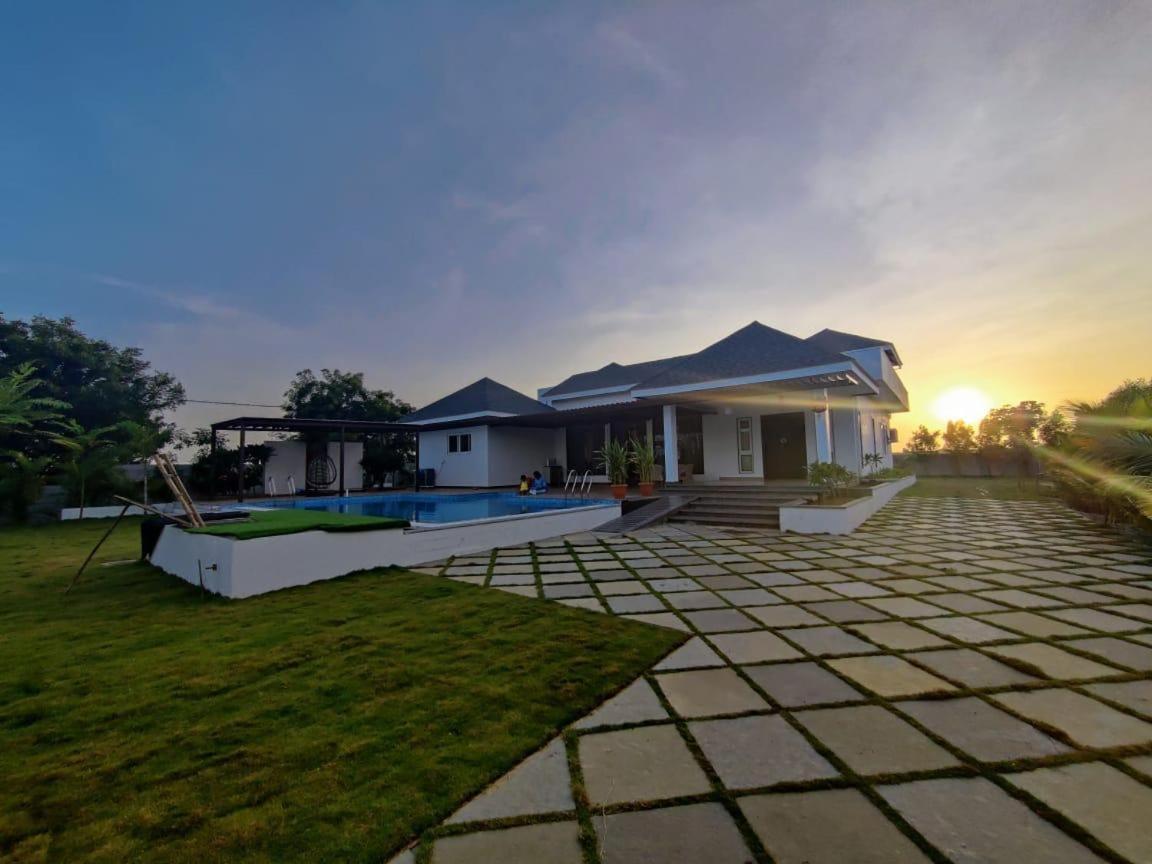 V R Farms Exotic Villa Venkatāpur エクステリア 写真